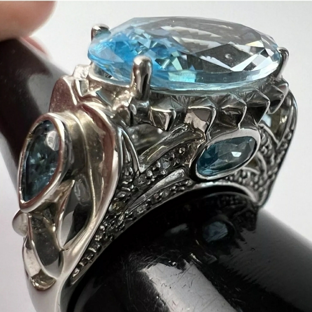 Rare and Vintage Estate Victoria Wieck Genuine Sky Blue Topaz Ring - Picture 7 of 16